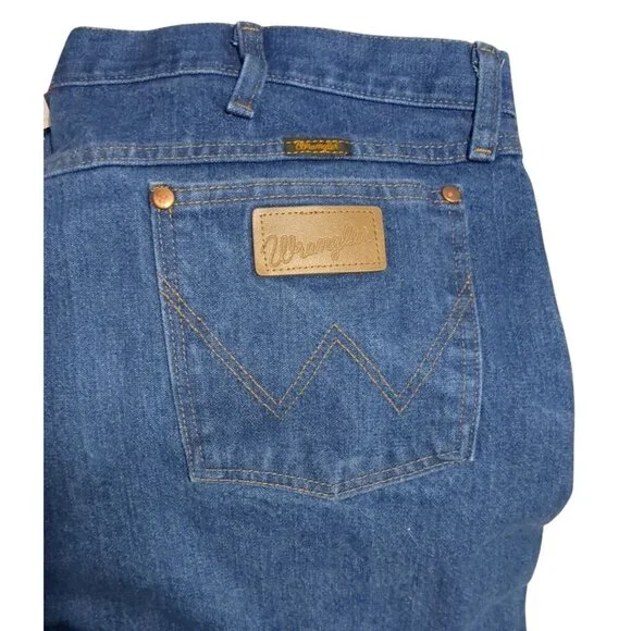 Wrangler Men Denim Jeans Size 46x30 Relaxed Fit Blue Cotton Classic Straight Leg - Picture 6 of 10